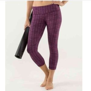 Lululemon wonder under crops